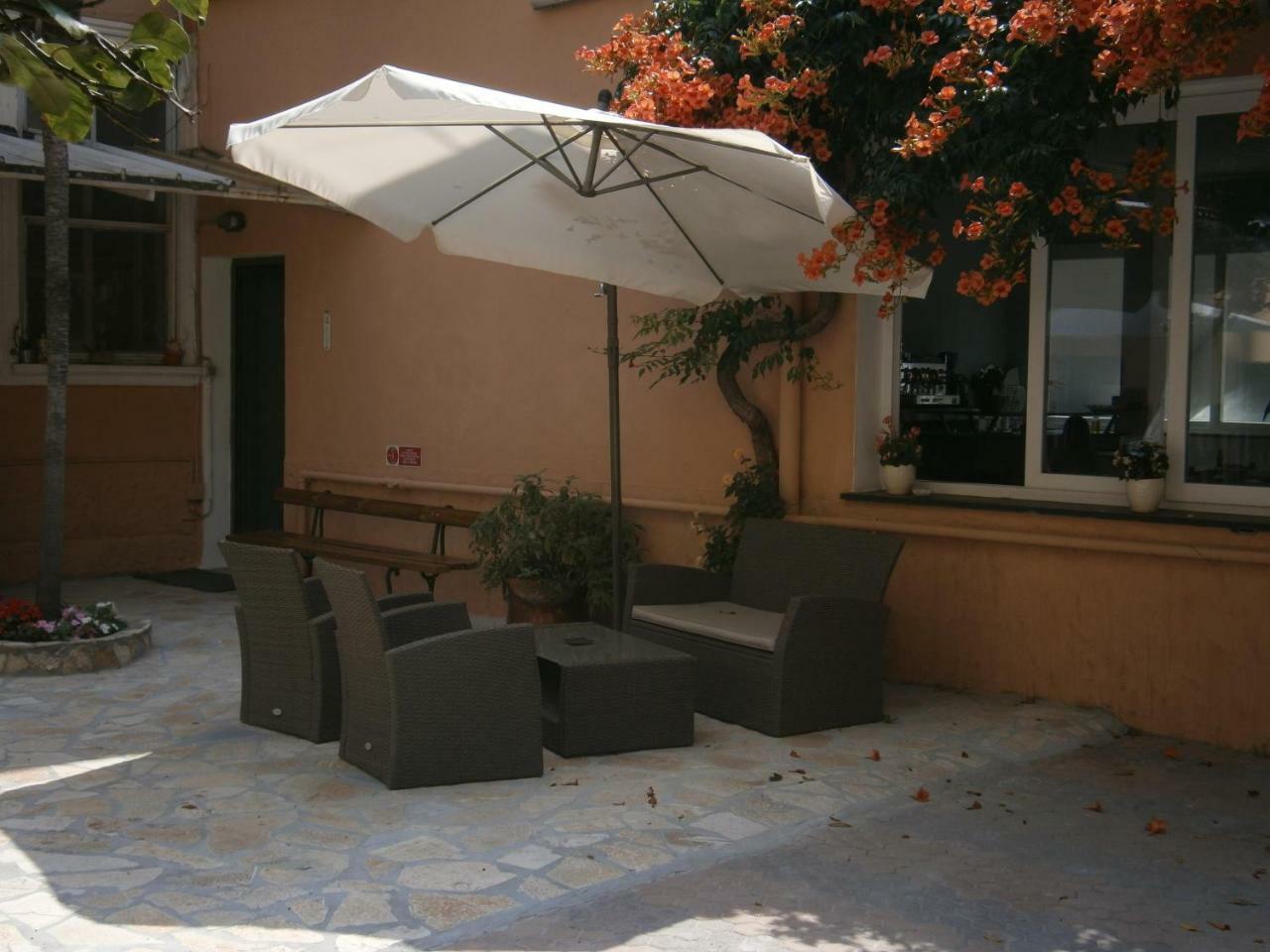Hotel La Tavernetta Varazze Exterior foto