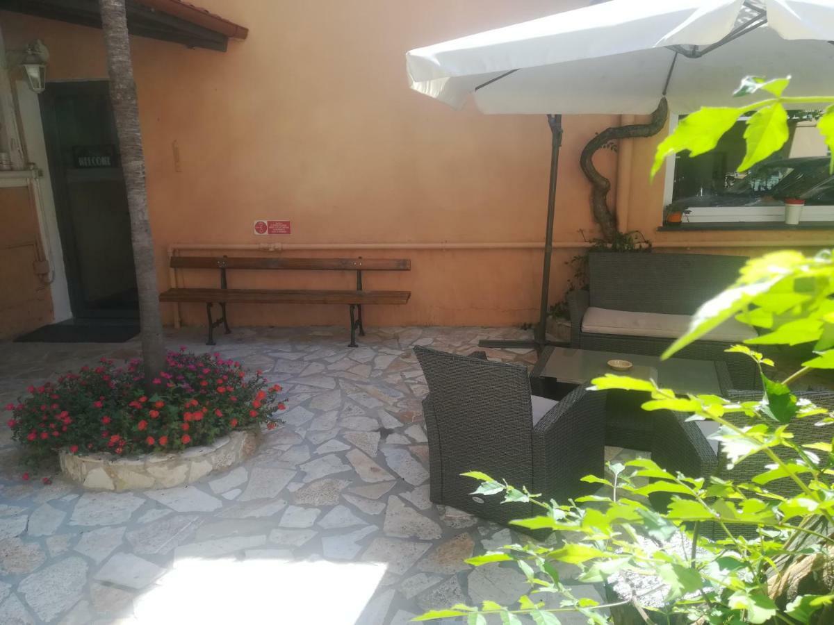 Hotel La Tavernetta Varazze Exterior foto